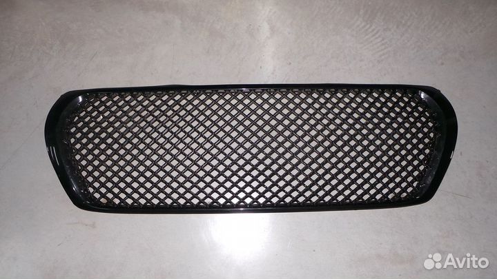 Передняя решетка toyota LC 200