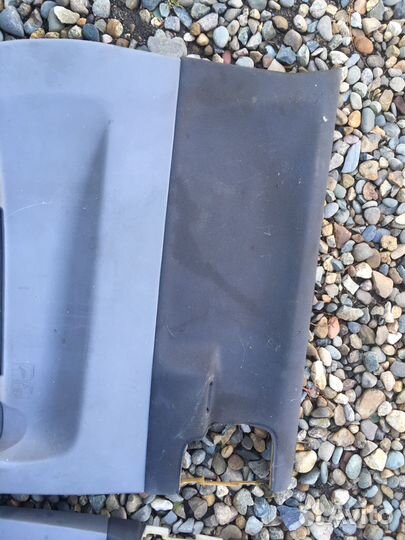 Обшивка двери задней Toyota Noah 2002, AZR 60 65