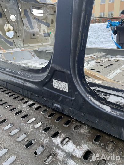 Стойка кузова центральная левая Tesla Model X 2018