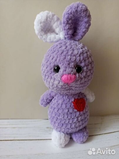 Вязаный зайчик плюшевый