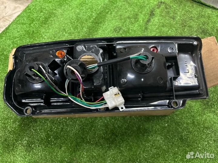 Стоп-сигнал задний левый Toyota Town Ace KM20