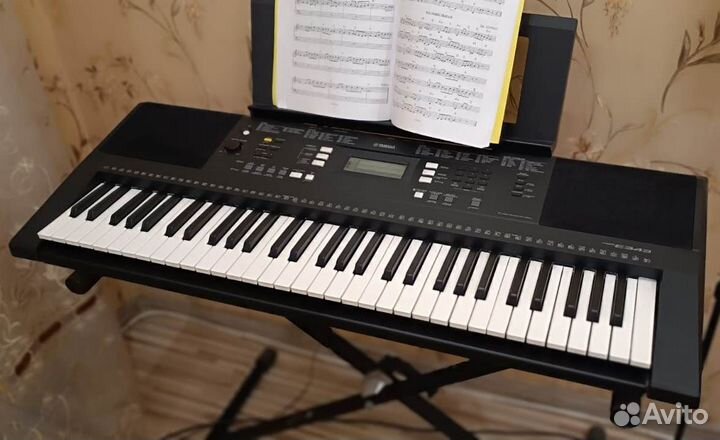 Продаю синтезатор Yamaha PSR E343