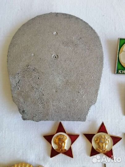 Значки, знаки, кокарды, звезды