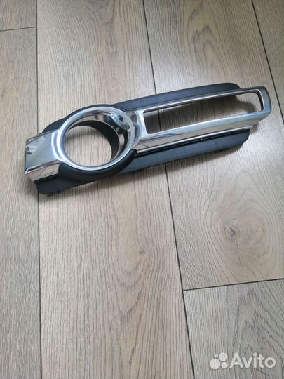 6400G121 Накладка левая Mitsubishi Pajero IV