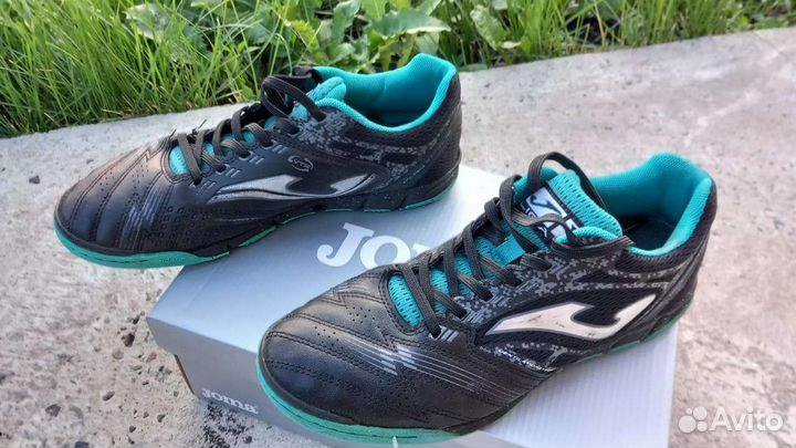 Футбольные бутсы