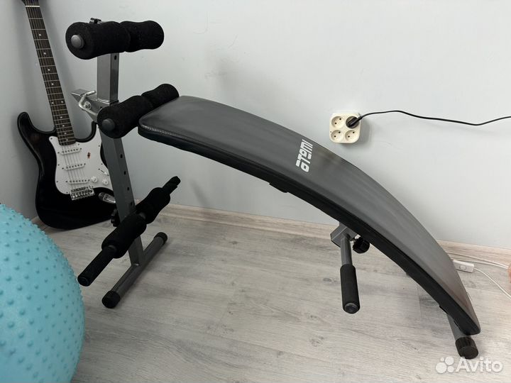 Скамья для пресса с изгибом Atemi