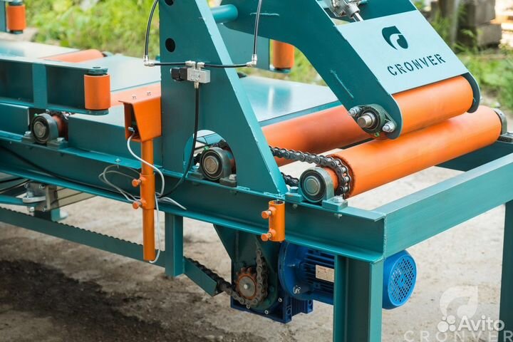 Рольганг приводной центрирующий