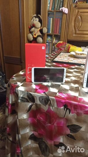 Смартфон (почти планшет) Xiaomi Redmi 5 Plus