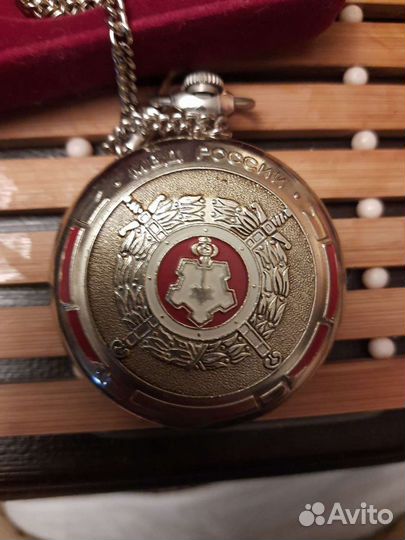 Часы на цепочке