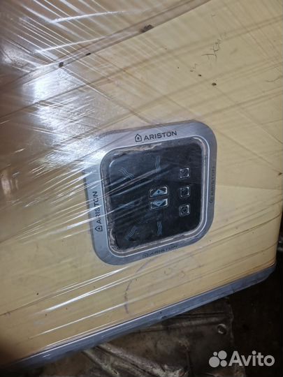 Нагреватель-бойлер 100л. Аристон