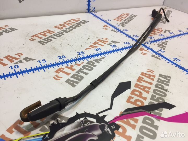 Мерседес Вито Держатель дворника правый Прав