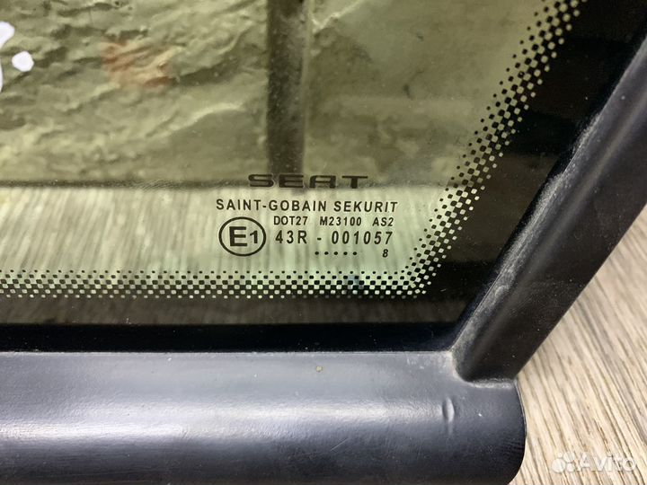 Seat Altea Стекло кузовное глухое левое