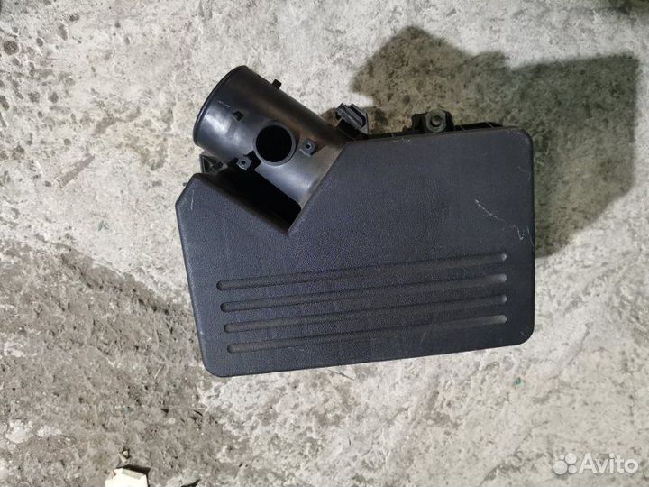 Корпус воздушного фильтра Toyota Camry 40 2AZ-FE