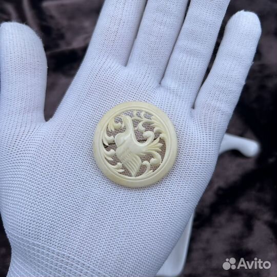 Винтажная брошь резьба по кости, времён СССР