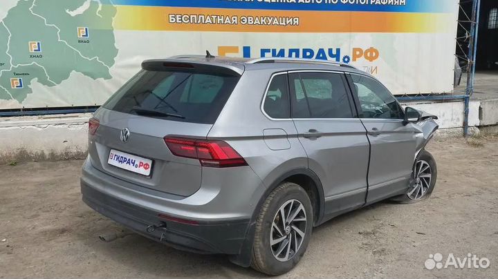 Гайка крепления запасного колеса Volkswagen Tiguan