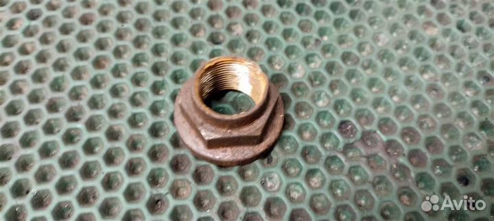 Гайка ступицы Land Rover Freelander 2 2007