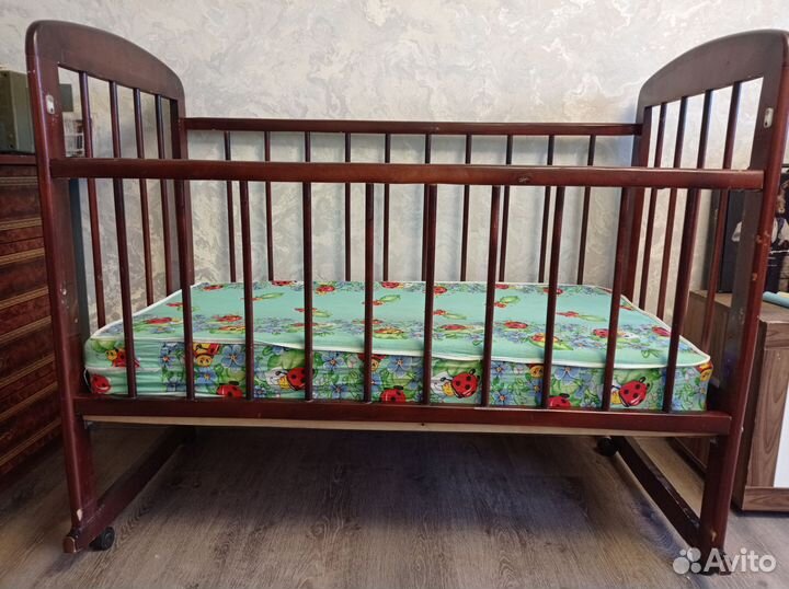 Детская кровать с матрасом