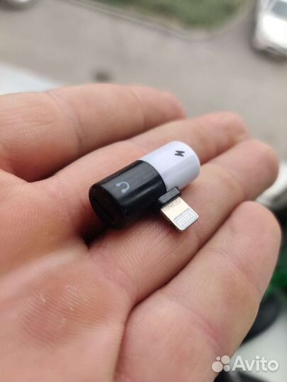 Переходник для наушников и зарядки iPhone