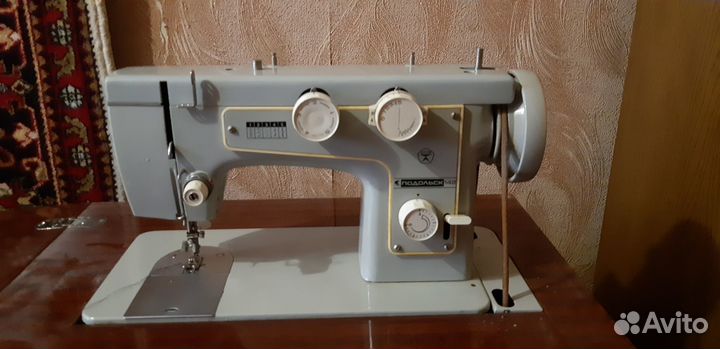 Машинка швейная Подольск-142