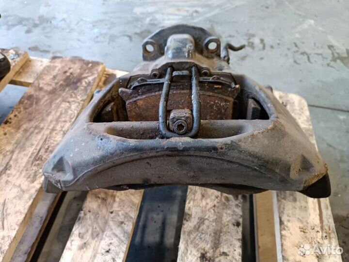 Суппорт тормозной задний правый Man Tgx