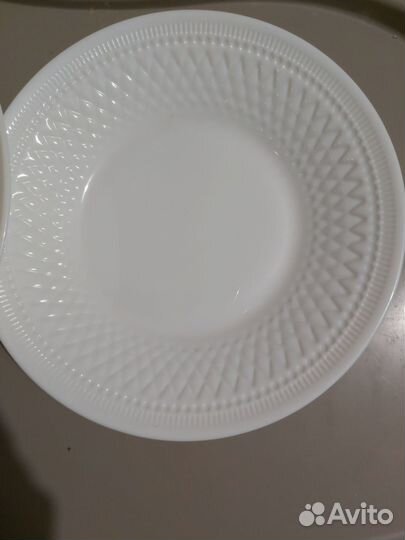 Бокалы, тарелки, корзина для фритюра