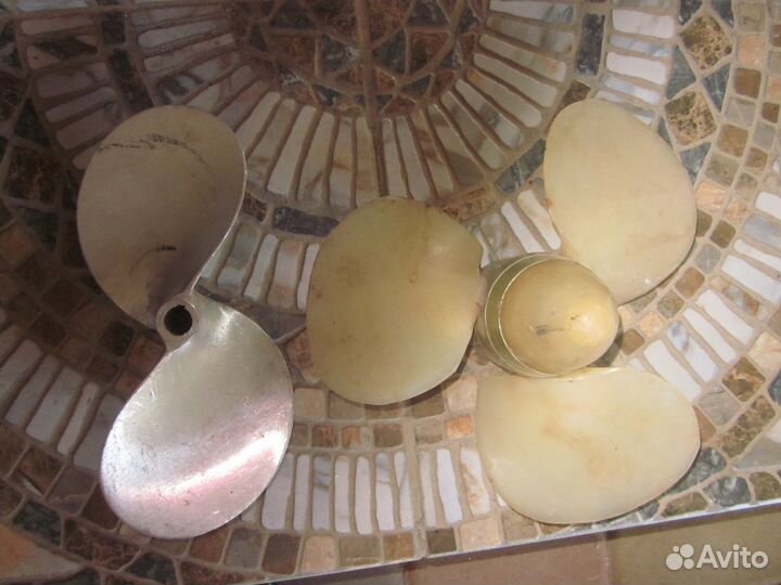 Винт на лодочный мотор