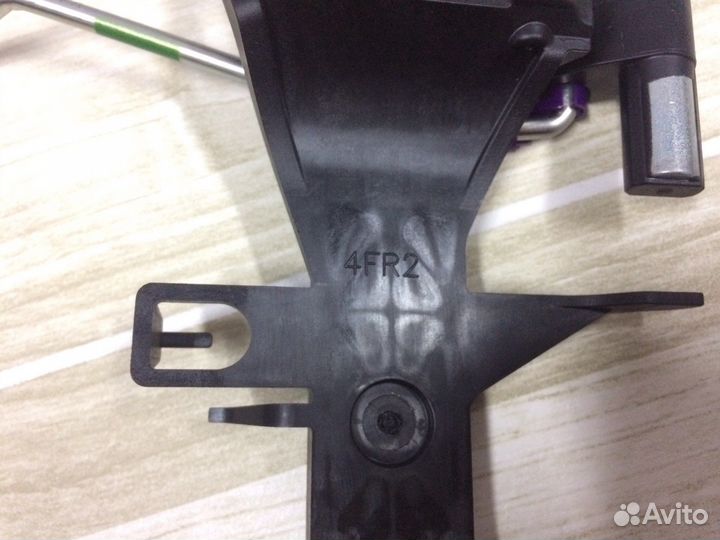 Кронштейн ручки двери рав 4 -5 передний правый NEW