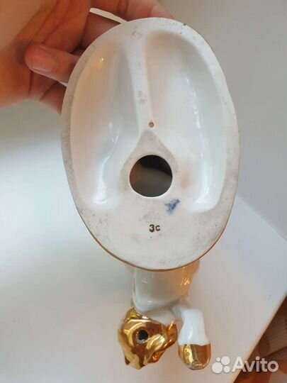 Фарфоровая статуэтка 