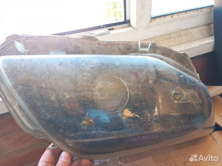 Продам передние фары Toyota Corolla nze144