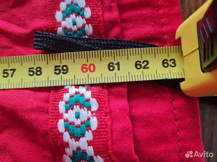 Русская красная рубашка и картуз