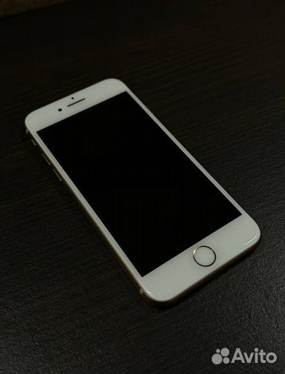 Телефон iPhone 8