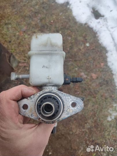 Главный тормозной цилиндр Киа спортейдж 2