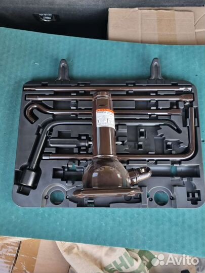 Домкрат с инструментами для Toyota LC Prado