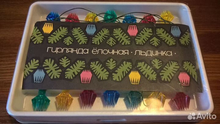 Елочные украшения, елки и гирлянды