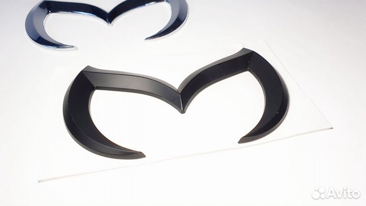 Логотип Mazda на багажник
