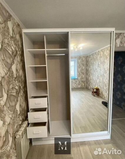 Шкаф с зеркалом