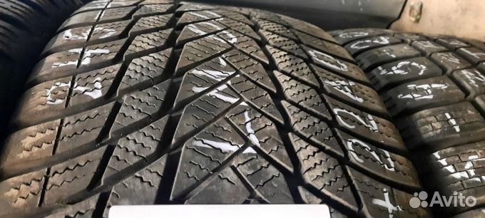 Bridgestone Blizzak LM-001 245/45 R20