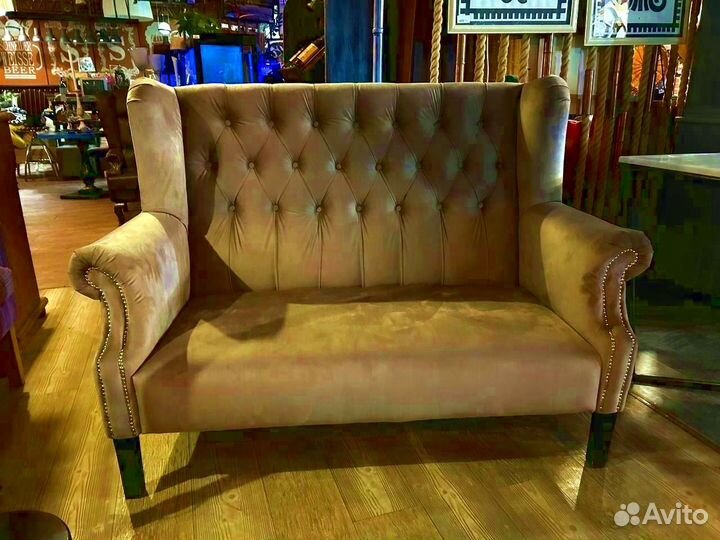 Диван в каретном стиле