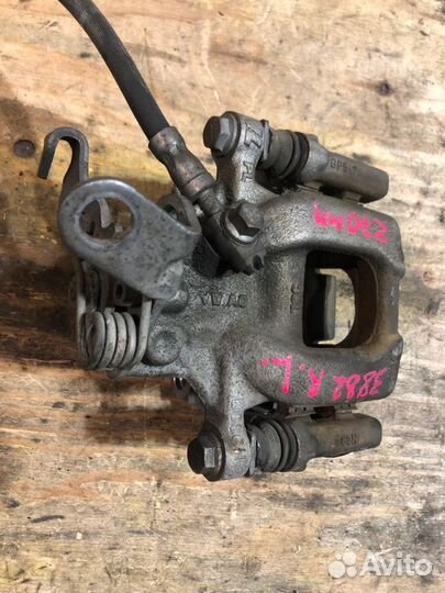 Суппорт задний левый Volkswagen Golf 5K5 caxa