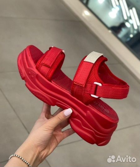 Сандалии на р-р 34, 35, 37