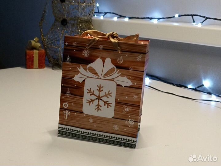 Бумажные ногти с посланиям