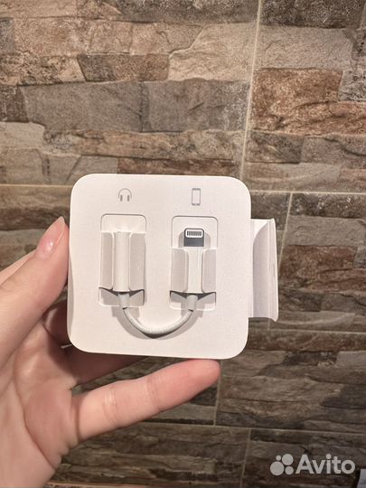 Новый оригинальный переходник для наушников apple