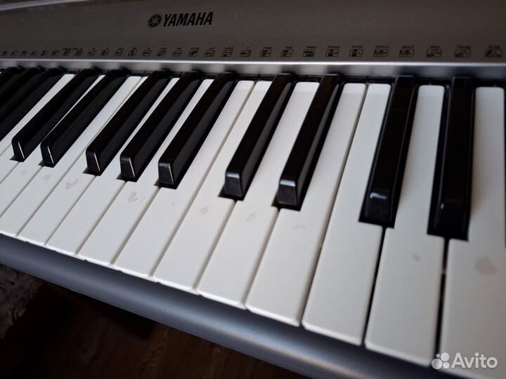 Синтезатор Yamaha PSR R300