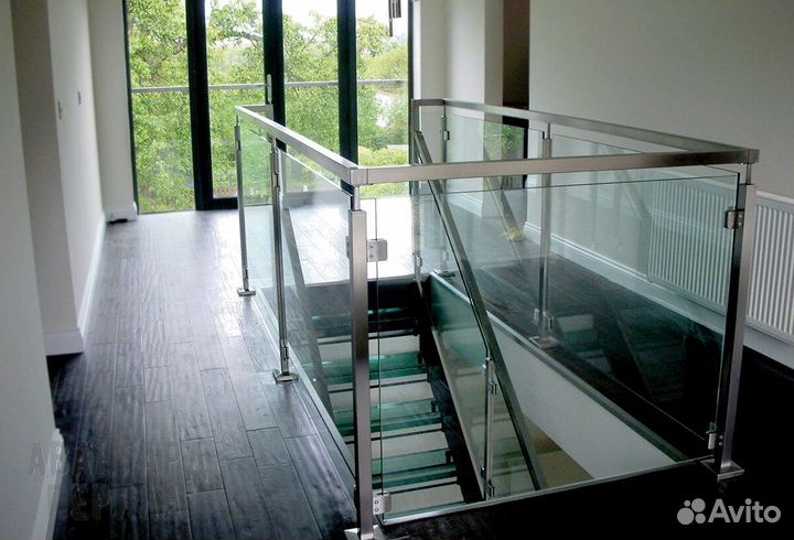 Стеклянные ограждения лестниц