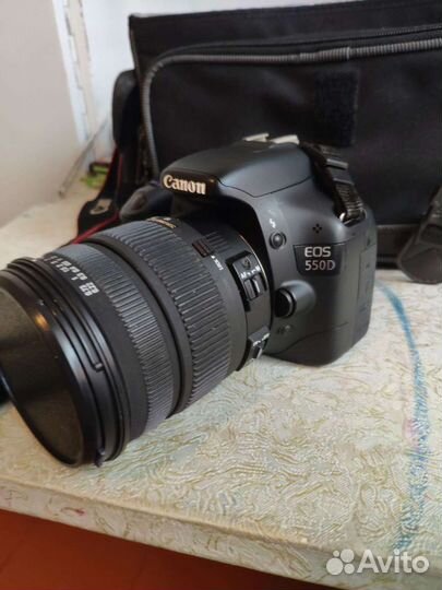 Зеркальная фотокамера Canon EOS 550D