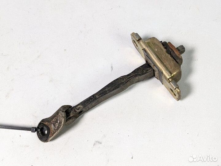 Ограничитель двери передний правый Hyundai Getz