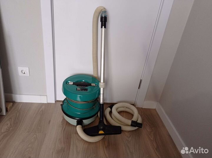 Пылесос Урал и запасной шланг СССР