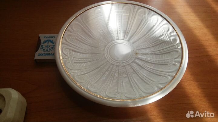 Тарелки с рисунками СССР и подстаканники