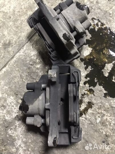 Передний суппорт Volkswagen Passat B6