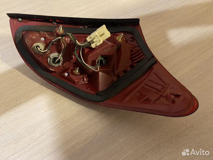 Задний фонарь toyota rav-4